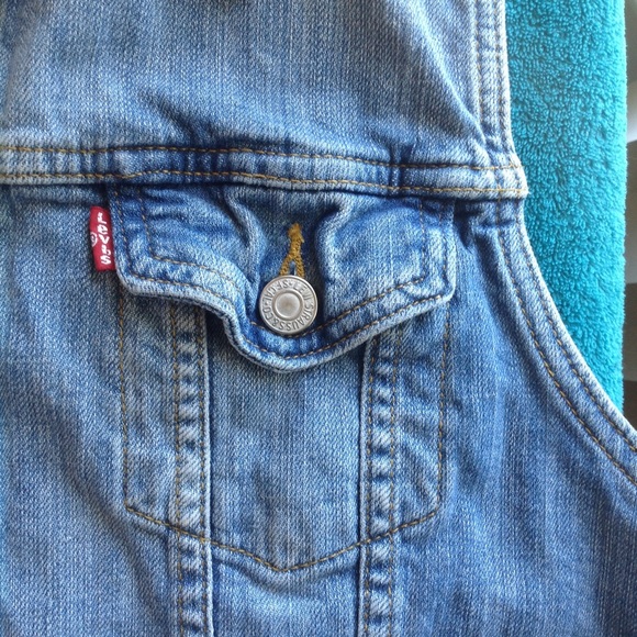 Levi's Medium Wash Vest - Picture 7 of 7